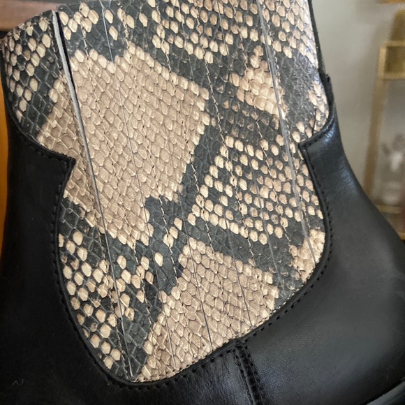 DOLCE VITA steel toe snake skin leather booties - Picture 3 of 4